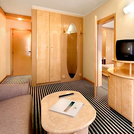Hotel Istra Plava Laguna โปเรช ภายนอก รูปภาพ
