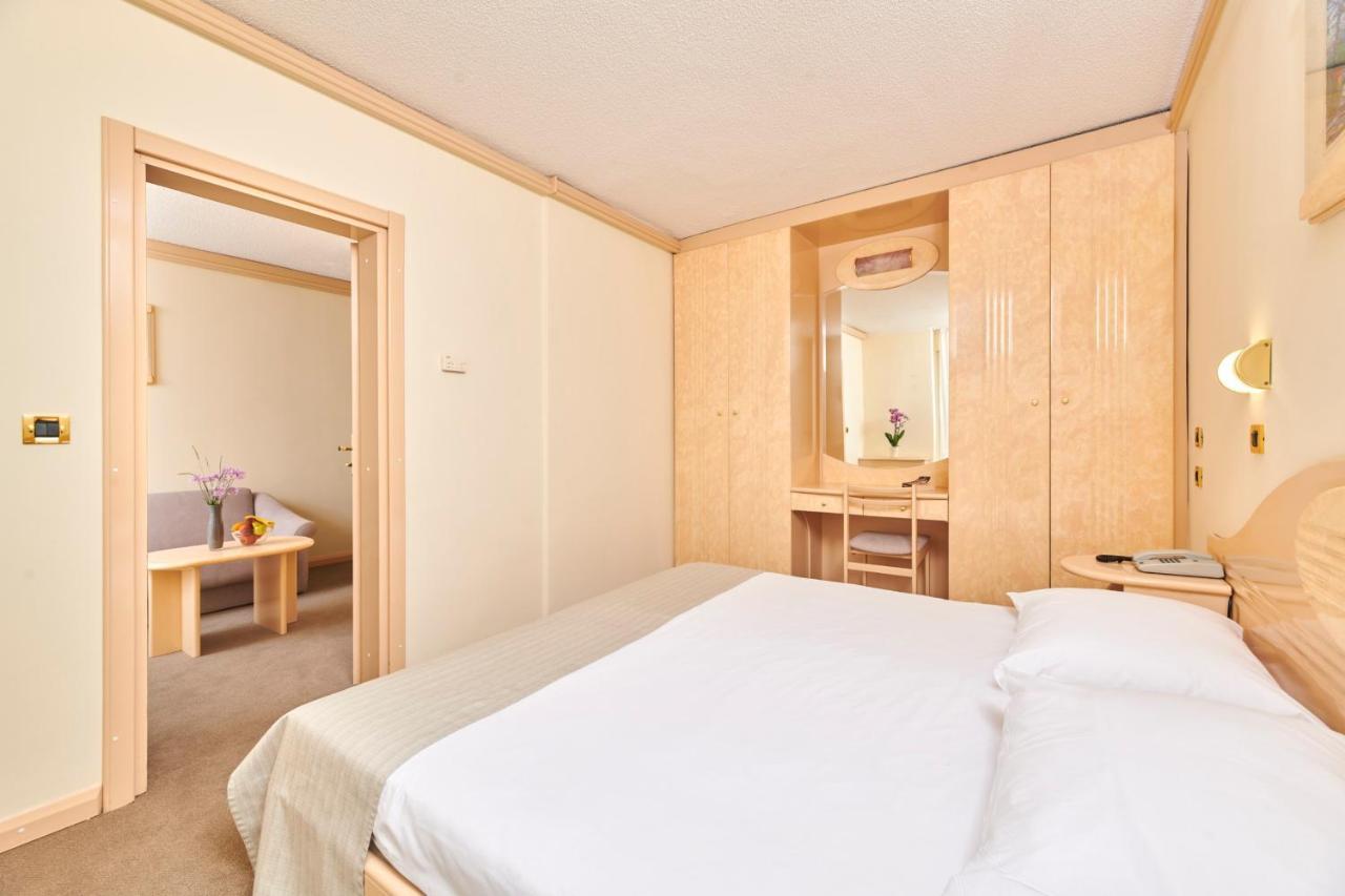 Hotel Istra Plava Laguna โปเรช ภายนอก รูปภาพ