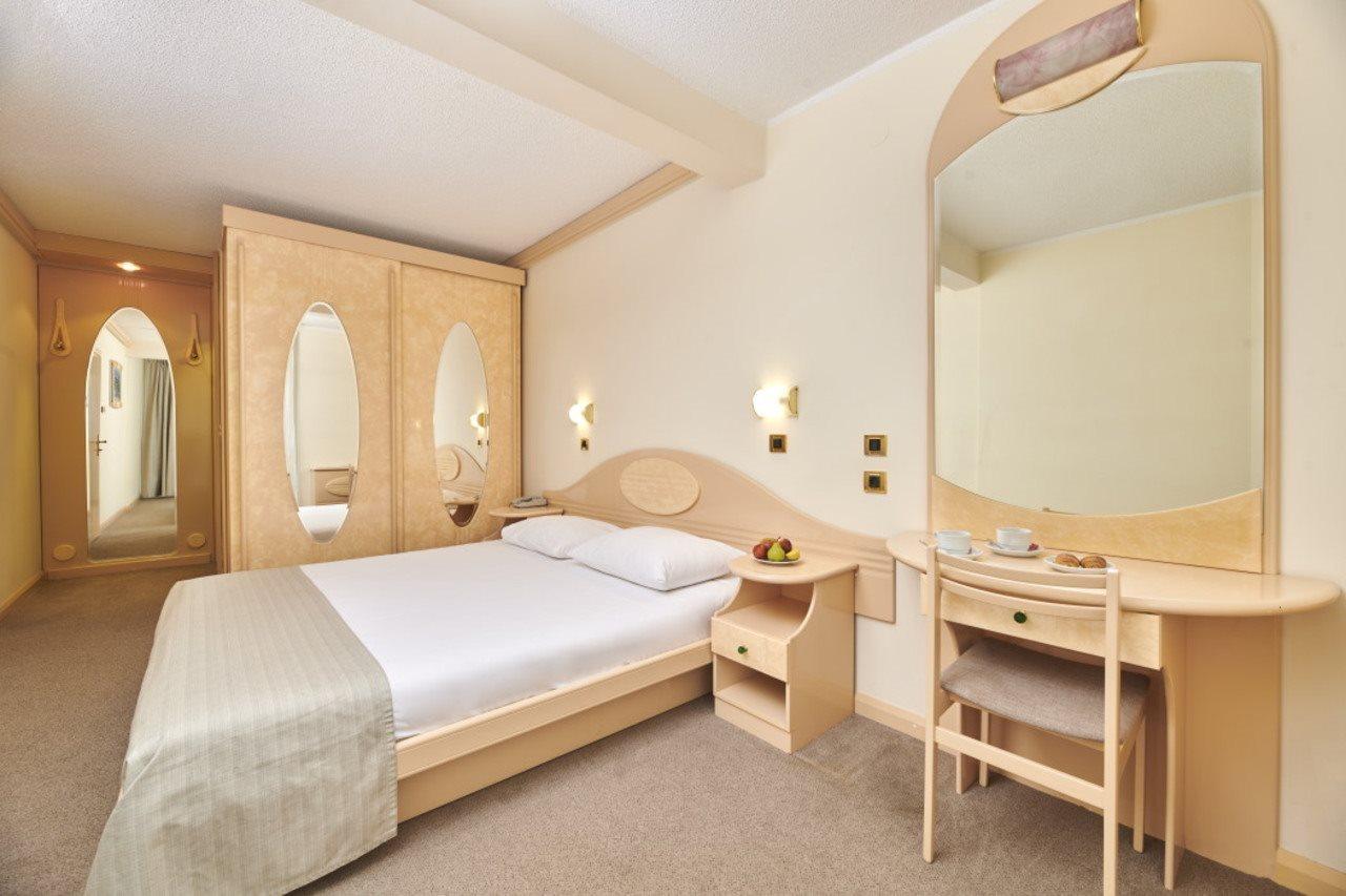 Hotel Istra Plava Laguna โปเรช ภายนอก รูปภาพ
