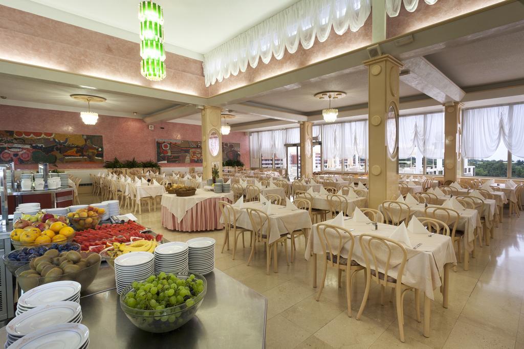 Hotel Istra Plava Laguna โปเรช ภายนอก รูปภาพ