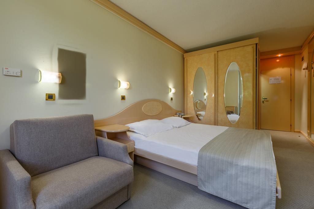 Hotel Istra Plava Laguna โปเรช ภายนอก รูปภาพ