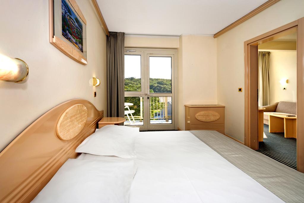 Hotel Istra Plava Laguna โปเรช ภายนอก รูปภาพ