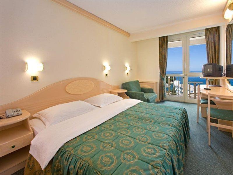 Hotel Istra Plava Laguna โปเรช ภายนอก รูปภาพ